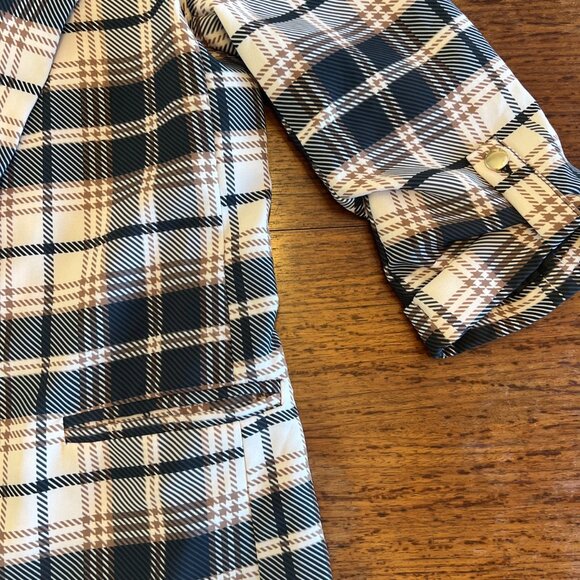 Woman's Plaid Blazer - Picture 4 of 7